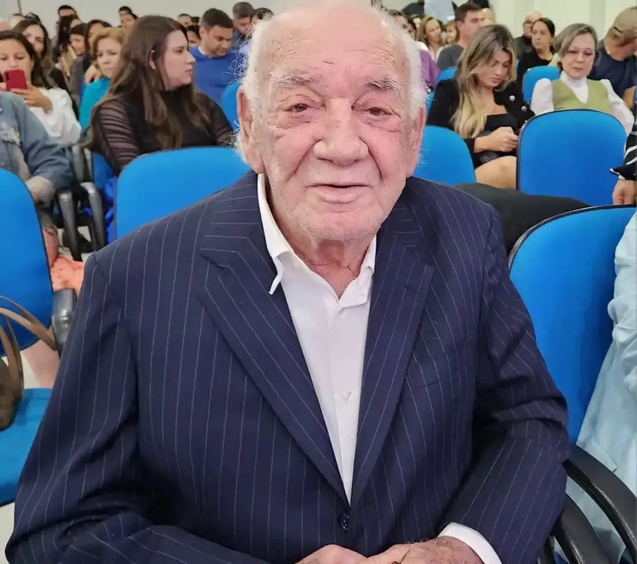 Center 74e662226cabf6942d5cd0cc22079bacf91289be